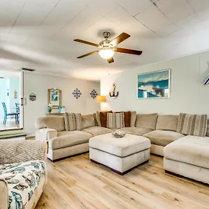 Holiday home Walton Coastal Retreat With Yard Walk To