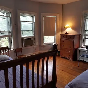 Homestay Sid's Victorian Oasis, New York